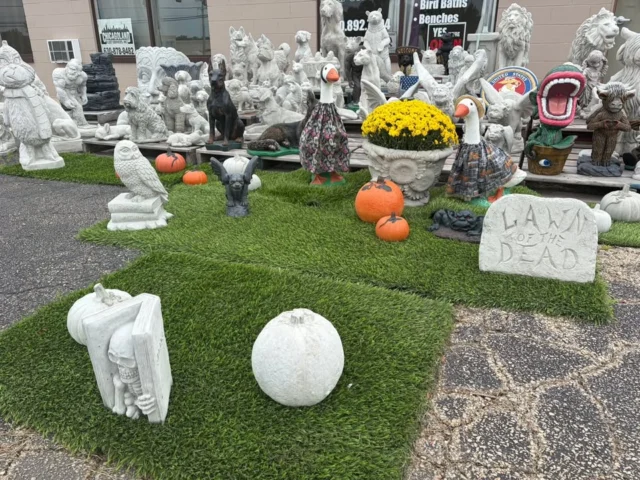 Fall is officially here, and so are our new seasonal statues! We’ve finally got the pieces you’ve been waiting for, so come on by and check out the new collection. #Fall #Statues #Decor #Collection 🍂✨🍁